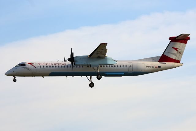 de Havilland Dash 8-400 (OE-LGC)