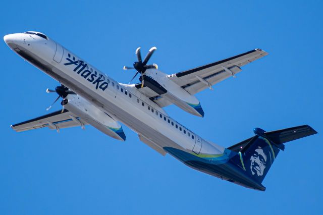 de Havilland Dash 8-400 (N447QX) - QXE2091 - RNO to PDX - 29 Dec, 2020