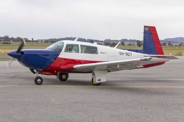 Mooney M-20 Turbo (VH-MZY) - Mooney M20K 231 (VH-MZY) taxiing at Wagga Wagga Airport