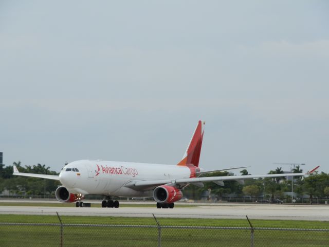 Airbus A330-200 (N334QT)