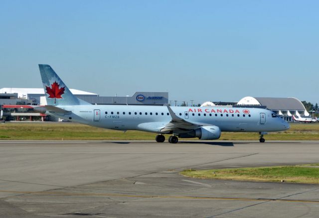 Embraer ERJ-190 (C-FMZB)