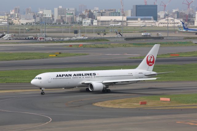 BOEING 767-300 (JA656J)