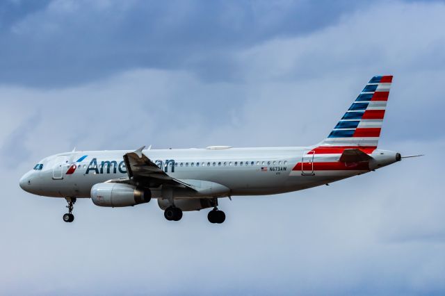 Airbus A320 (N673AW) - An American Airlines A320 landing at PHX on 2/23/23. Taken with a Canon R7 and Canon 100-400 EF ii lens.