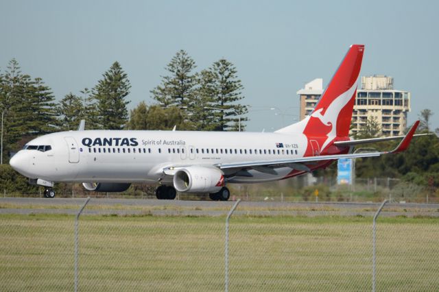 Boeing 737-800 (VH-XZB) - Rolling for take-off on runway 05. Wednesday, 21st May 2014.