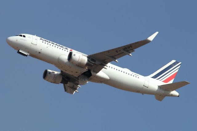 Airbus A320 (F-HEPF) - 26/10/2020: Morning flight to Paris (CDG), after T/O from runway 26.