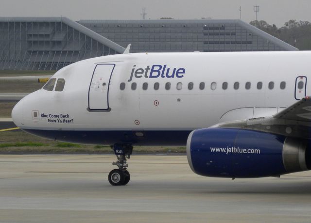 Airbus A320 (N641JB)