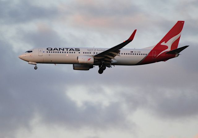 Boeing 737-800 (VH-VZB)