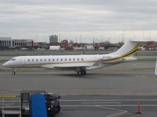 BOMBARDIER BD-700 Global 7500 (N393BX)
