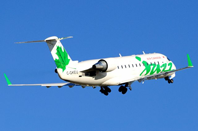 Canadair Regional Jet CRJ-200 (C-GKEU)