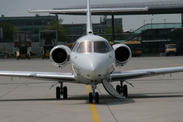 Hawker 800 (CS-DRU) - Raytheon Hawker 800 XPi  -  NetJets Europe  -  Graz 04.07.2012