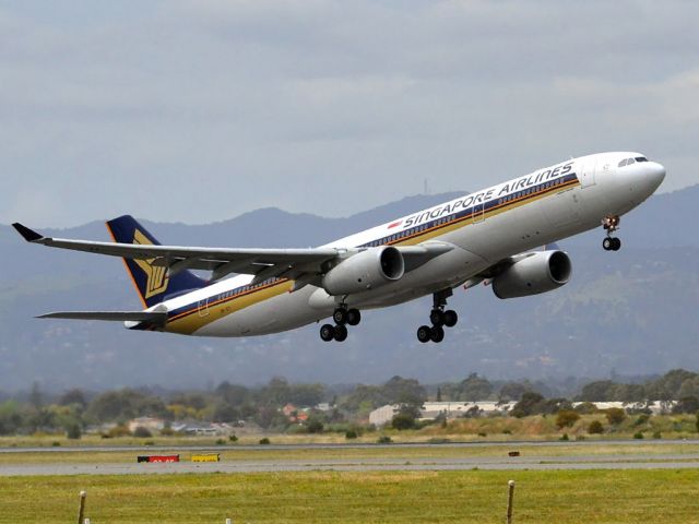 Airbus A330-300 (9V-STI) - Getting airborne off runway 23 and heading home to Singapore. Friday 5th October 2012.