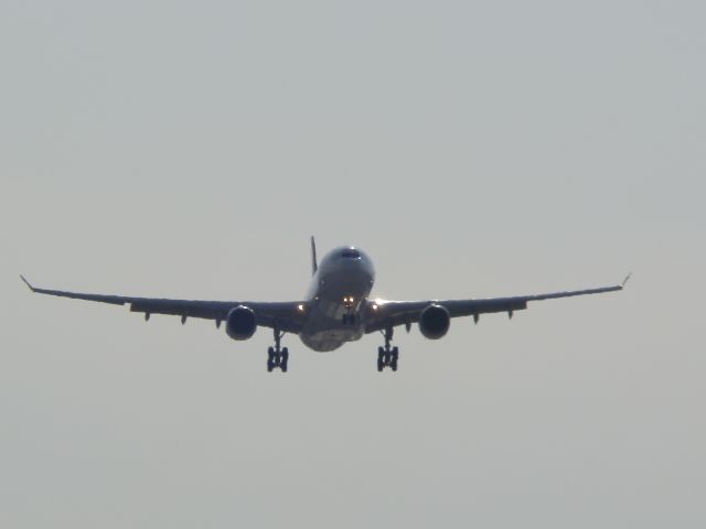 Airbus A330-300 (HB-JHJ)