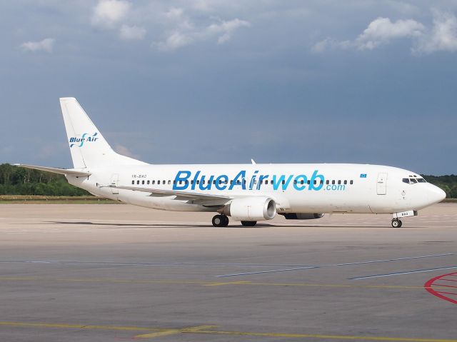 BOEING 737-400 (YR-BAO)