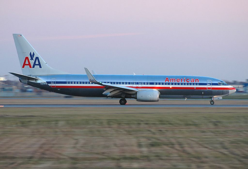 Boeing 737-800 (N934AN)