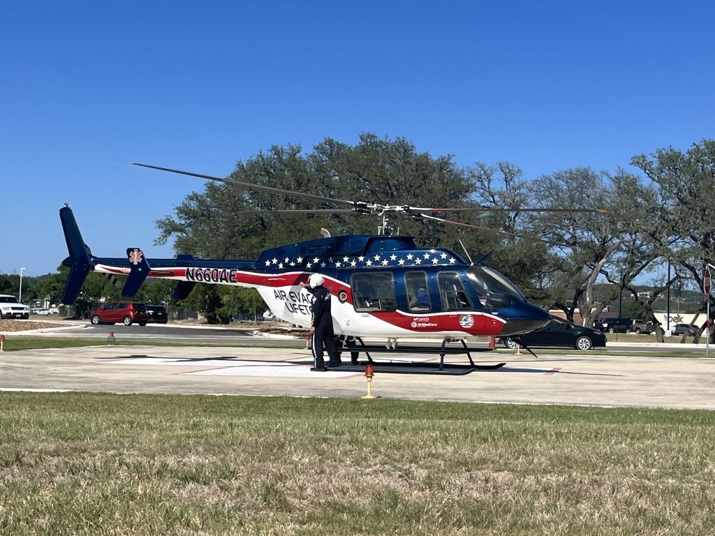 Bell 407 (N660AE) - Spotting at 20TX