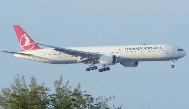 BOEING 777-300ER (TC-JJP)