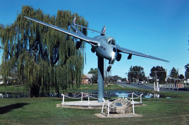 — — - DE HAVILLAND DH-115 VAMPIRE REG : A79-109 (CN DHA4013) - FORBES NSW. AUSTRALIA - YFBS 26/6/1988 35MM SLIDE CONVERSION USING A LIGHTBOX AND A NIKON L810 DIGITAL CAMERA IN THE MACRO MODE.