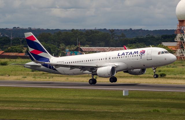 Airbus A320 (PR-TYV)