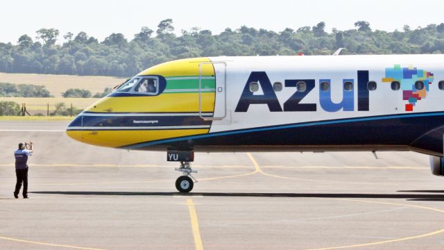 Embraer ERJ-190 (PR-AYU)