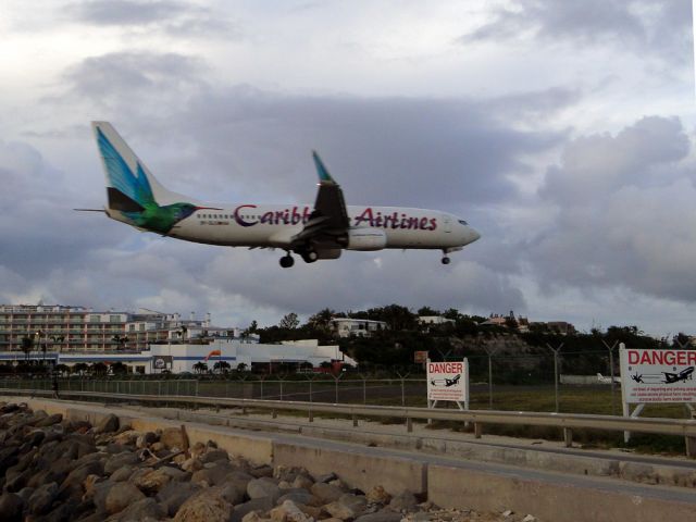 Boeing 737-800 —
