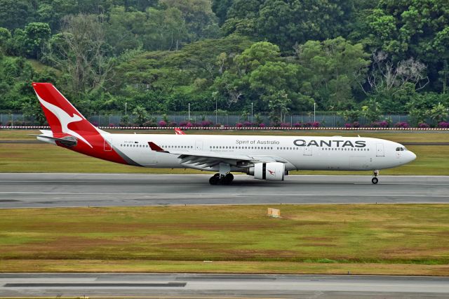 Airbus A330-300 (VH-QPH)