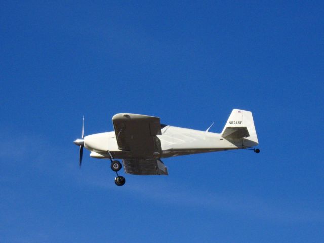 Experimental 100kts-200kts (N824SF) - Landing on RWY 24