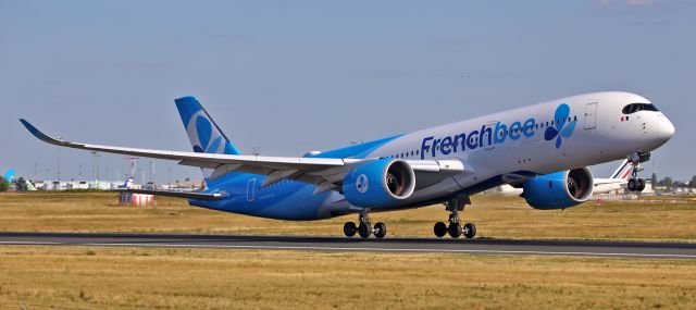 Airbus A350-900 (F-HREV) - Take off 24/06.View from Bd de l'Europe.