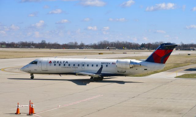 Canadair Regional Jet CRJ-200 (N917EV) - Delta Canadair Regional Jet CRJ-200ER N917EV in Dayton 