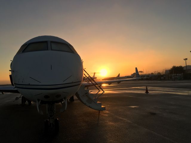 Canadair Challenger (N100AC) - Foggy start to the day at Atlantic Aviation 