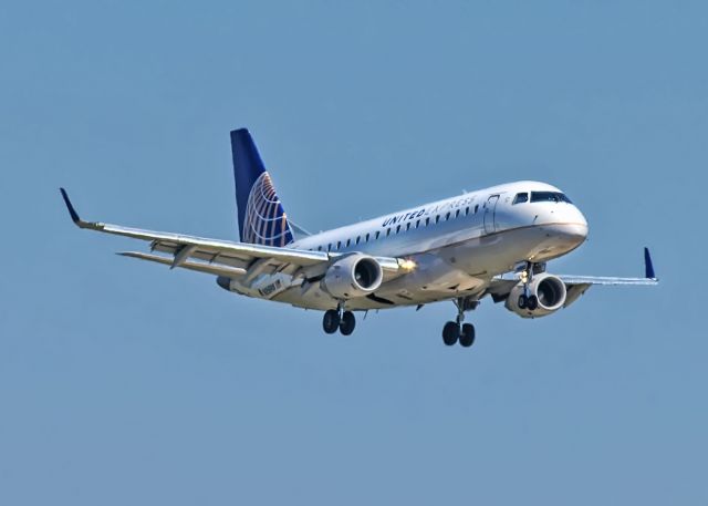 Embraer 170/175 (N856RW)