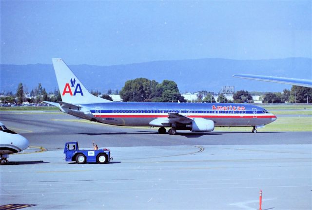 Boeing 737-800 (N901AN) - KSJC While waiting for the American Airline 777-200 Inaugural SJC-NRT I caught this newer Boeing 737-800 series rolling to 12R for departure. American 737-800s were just starting to make an appearance at San Jose in this time frame - photo date May 1. 1999. ( 29503 LN:184 1st flight Jan 1999.)