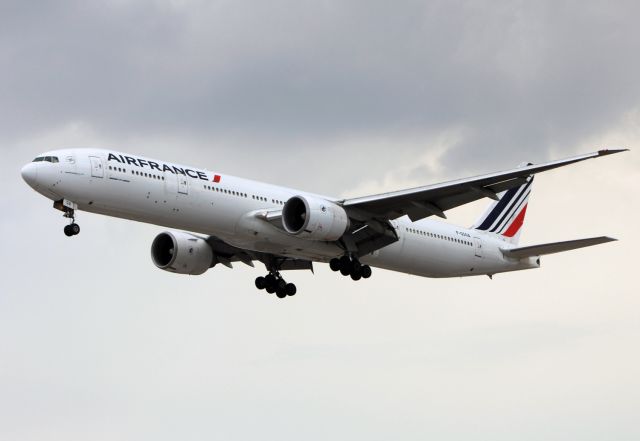 BOEING 777-300 (F-GSQA) - Air France / Boeing 777-328(ER) / MSN 32723 / F-GSQA / MMMX 07/2020