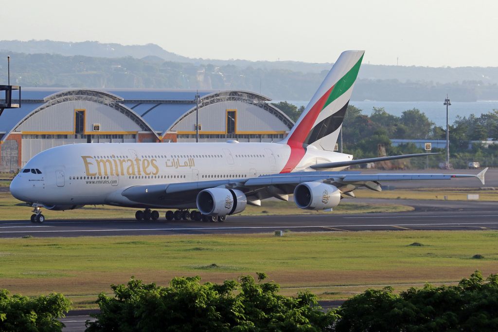 Photo of Emirates A388 (A6EUQ) FlightAware