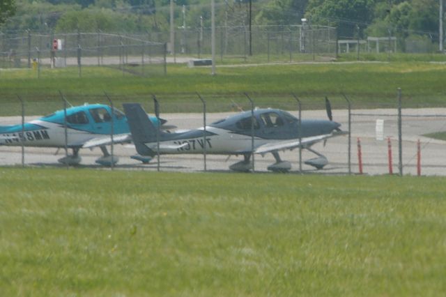 Cirrus SR-22 (N97VT)