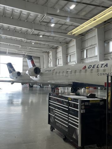 — — - United (UAL) & Delta (DAL) inside the Skywest hangar at SBN being worked on