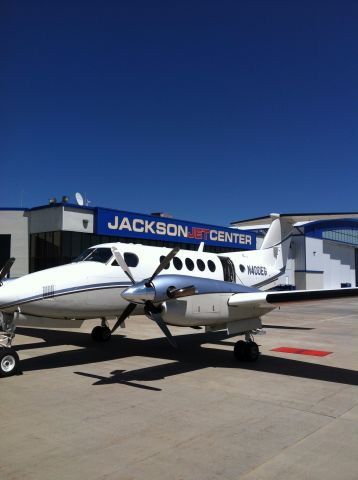 Beechcraft Super King Air 200 (N400EG)