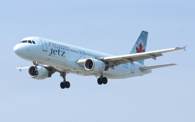 Airbus A320 (C-FPWD)