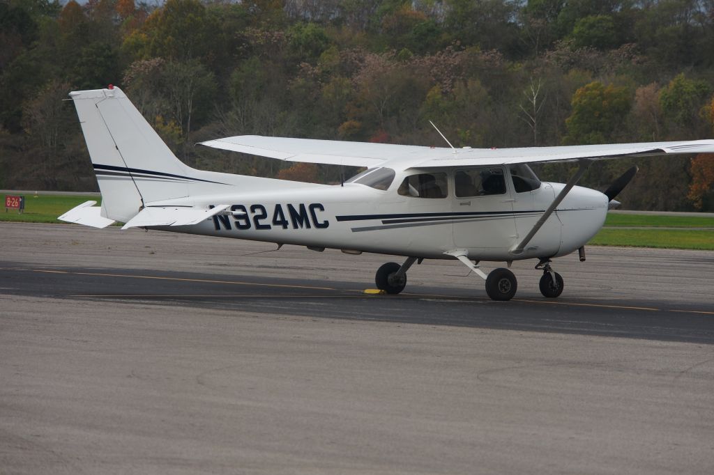Cessna Skyhawk (N924MC)