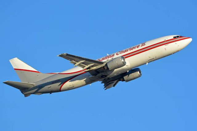 BOEING 737-400 (N730CK) - Kalitta Charters Boeing 737-4C9F N730CK at Phoenix Sky Harbor on December 15, 2017. 