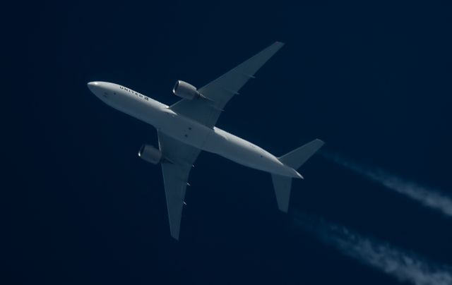 Boeing 777-200 (N76021) - United Airlines Boeing 777 N76021 (Star Alliance Livery) Passes Overhead West Lancashire,England,UK at 36,000ft working route Tel Aviv-Newark NJ.(UAL85).br /Pentax K-5.