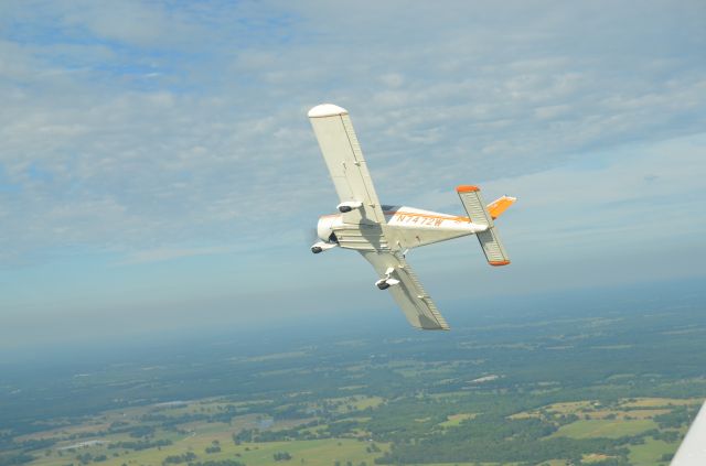 Piper Cherokee (N7472W) - Breaking away from formaation flight.