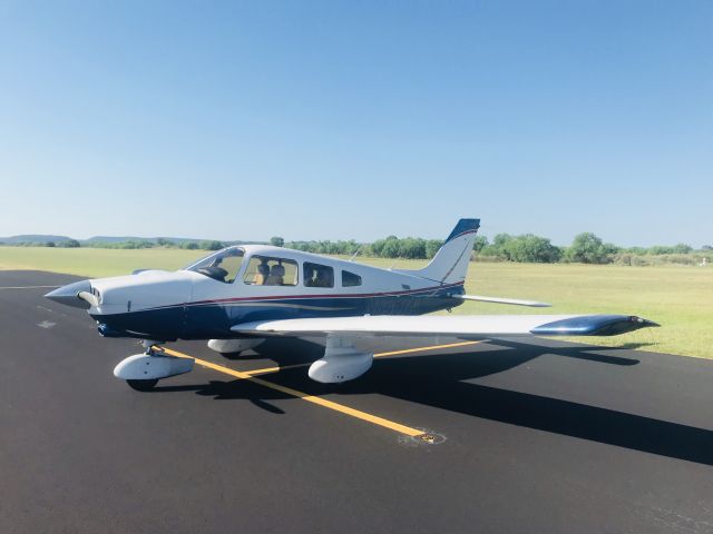 Piper Cherokee (N8337A)