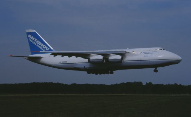 Antonov An-124 Ruslan (UR-82009)