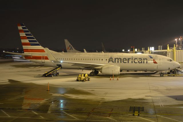 Boeing 737-800 (N896NN)