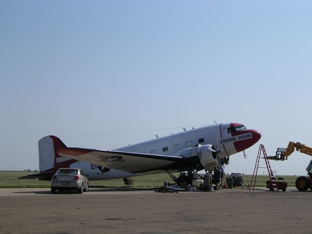 Douglas DC-3 (N737H)
