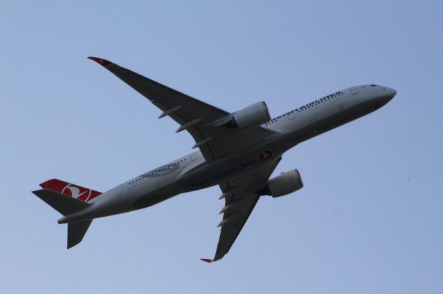 Airbus A350-900 (TC-LGF) - A Turkish Airlines A350-900 taking off from LHR, on runway 09R.br /br /Location: Great South West Road.br /Date: 02.06.22 (dd/mm/yy)