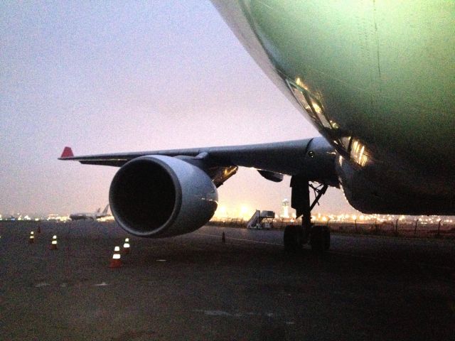 Airbus A330-300 (PT-MVB)