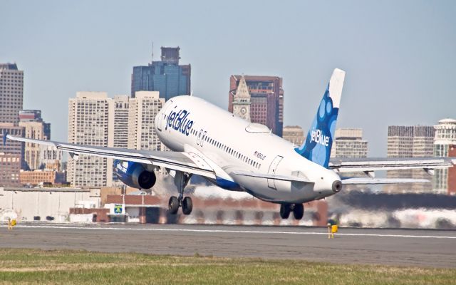 Airbus A320 (N563JB) - RWY 27 take off