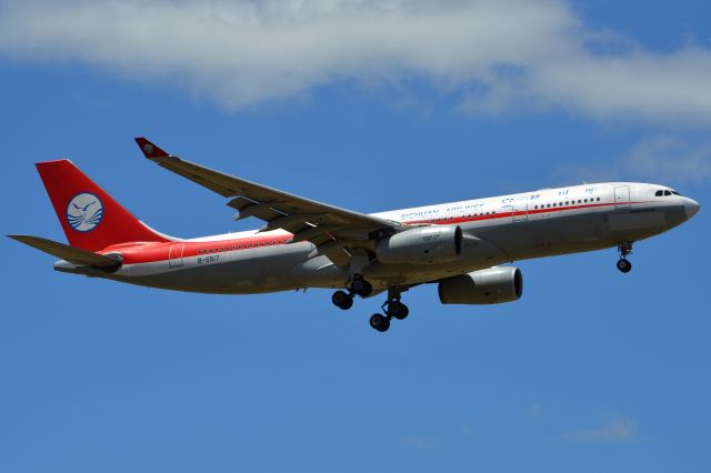 Airbus A330-200 (B-6517) - Sichuan Airlines A332 arriving at MEL.