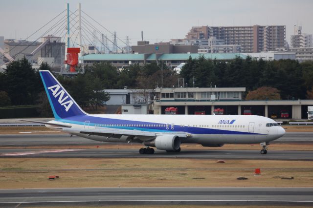 BOEING 767-300 (JA8363)